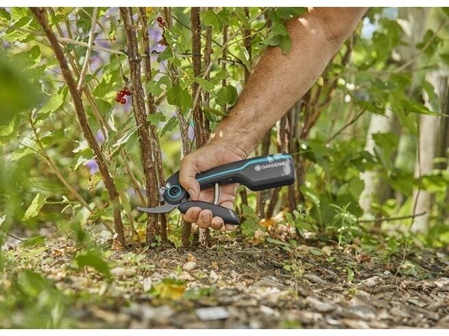 GARDENA akumuliatorinis sekatorius "AssistCut" 4 GARDENA akumuliatorinis sekatorius "AssistCut" 4