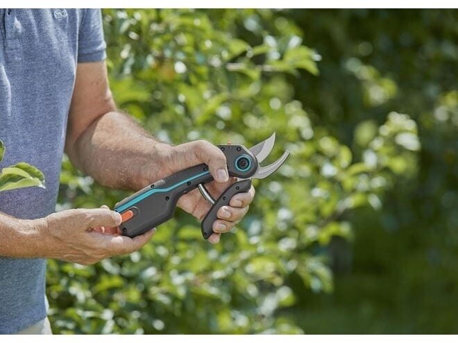GARDENA akumuliatorinis sekatorius "AssistCut" 6 GARDENA akumuliatorinis sekatorius "AssistCut" 6